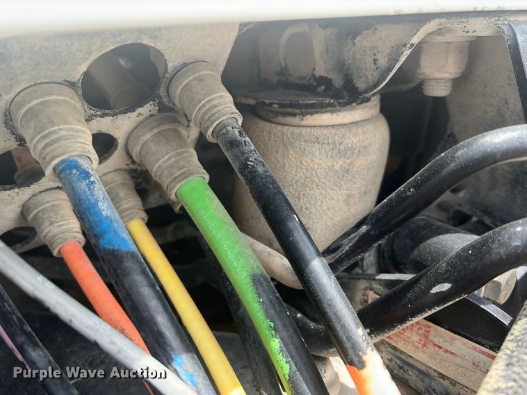 image for item DS8321 2011 Kenworth T800  semi truck