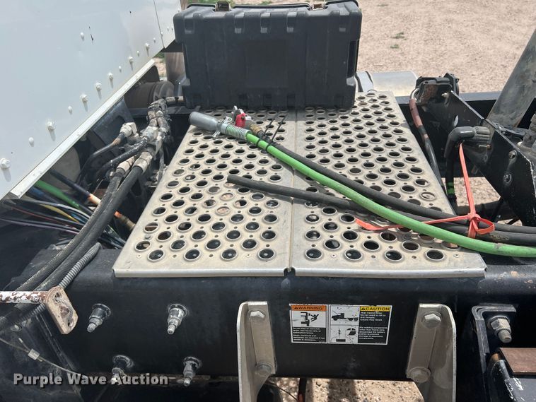 image for item DS8321 2011 Kenworth T800  semi truck