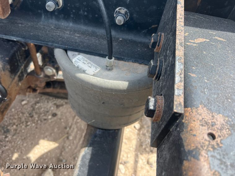 image for item DS8321 2011 Kenworth T800  semi truck