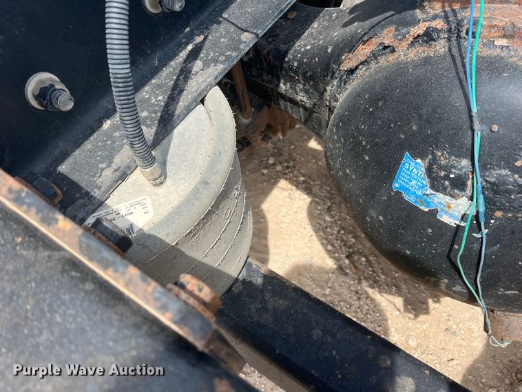 image for item DS8321 2011 Kenworth T800  semi truck