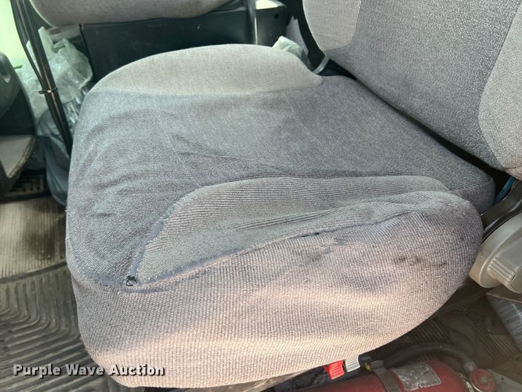 image for item DS8321 2011 Kenworth T800  semi truck