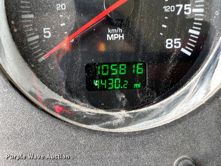 image for item DS8321 2011 Kenworth T800  semi truck