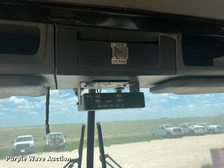 image for item DS8321 2011 Kenworth T800  semi truck