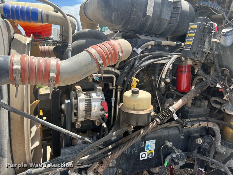 image for item DS8321 2011 Kenworth T800  semi truck