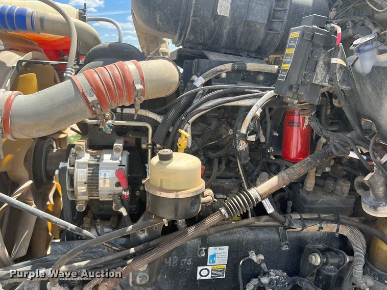 image for item DS8321 2011 Kenworth T800  semi truck