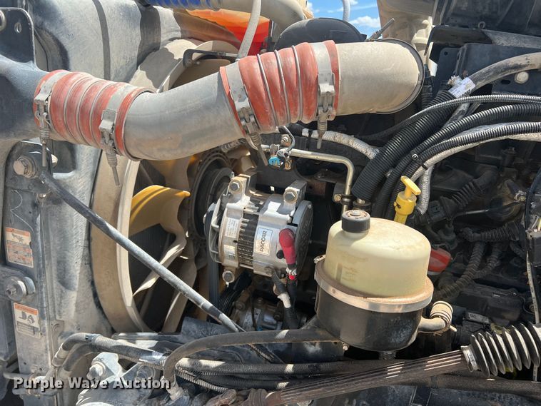 image for item DS8321 2011 Kenworth T800  semi truck