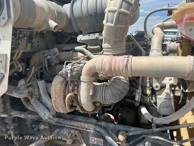 image for item DS8321 2011 Kenworth T800  semi truck