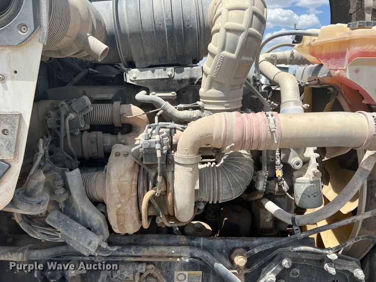 image for item DS8321 2011 Kenworth T800  semi truck