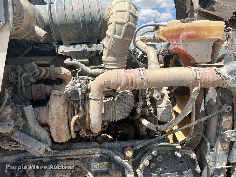 image for item DS8321 2011 Kenworth T800  semi truck