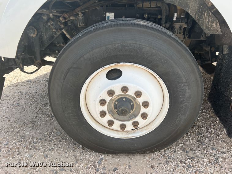 image for item DS8321 2011 Kenworth T800  semi truck