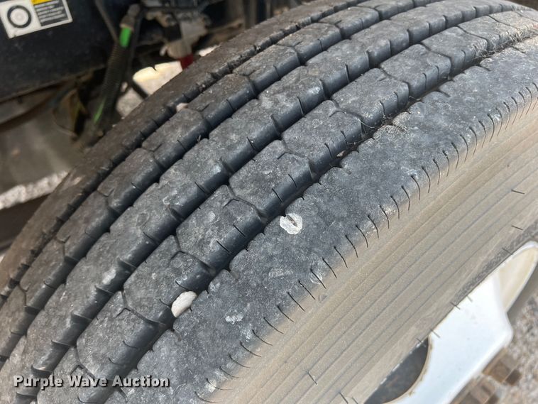 image for item DS8321 2011 Kenworth T800  semi truck