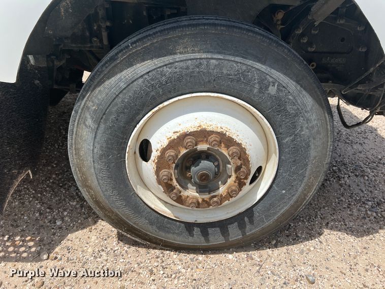 image for item DS8321 2011 Kenworth T800  semi truck