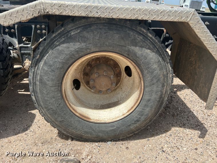 image for item DS8321 2011 Kenworth T800  semi truck