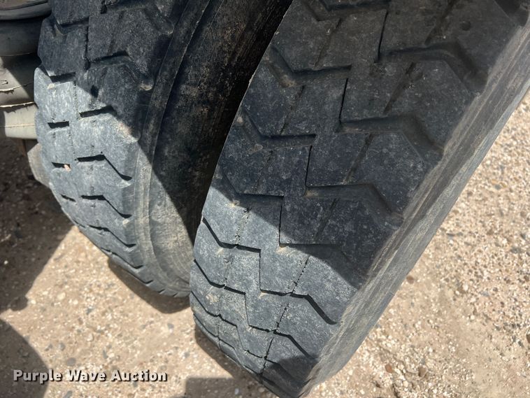 image for item DS8321 2011 Kenworth T800  semi truck