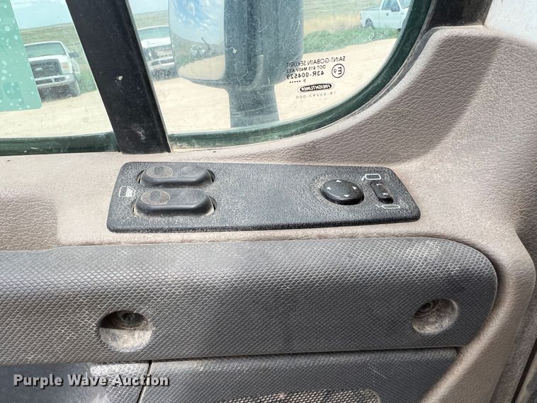 image for item DS8325 2010 Freightliner Cascadia  semi truck