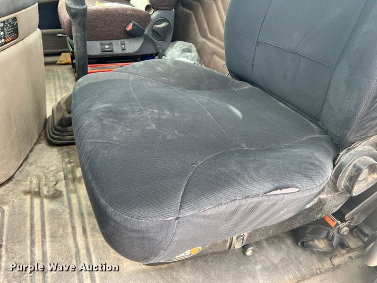 image for item DS8325 2010 Freightliner Cascadia  semi truck