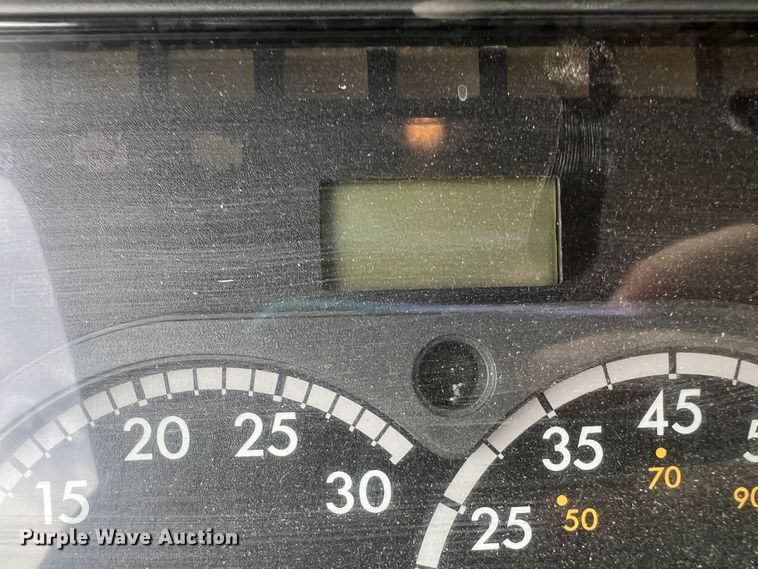 image for item DS8325 2010 Freightliner Cascadia  semi truck