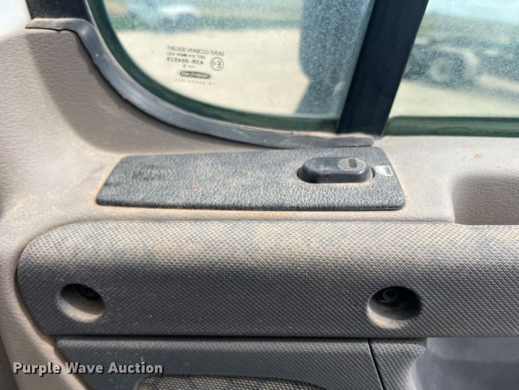 image for item DS8325 2010 Freightliner Cascadia  semi truck