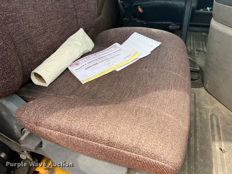 image for item DS8325 2010 Freightliner Cascadia  semi truck