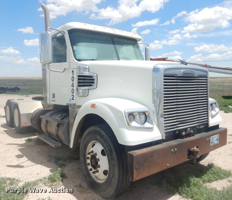 image for item DS8331 2011 Freightliner Coronado  semi truck