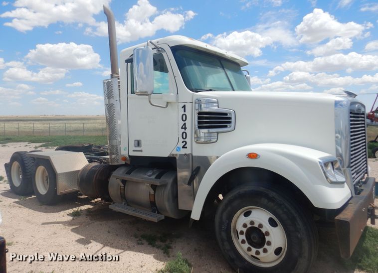 image for item DS8331 2011 Freightliner Coronado  semi truck