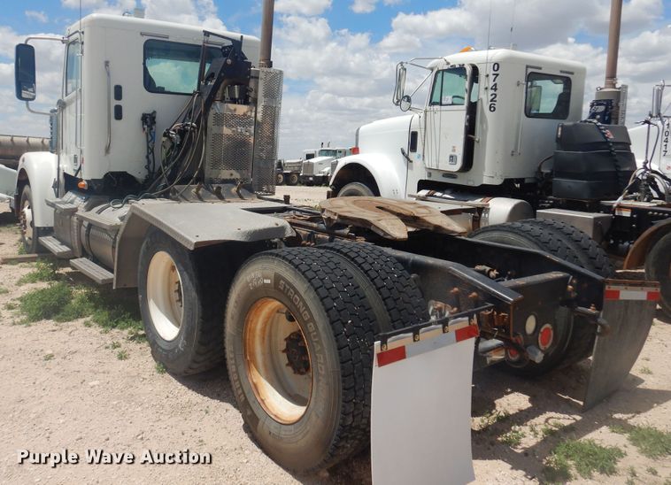 image for item DS8331 2011 Freightliner Coronado  semi truck