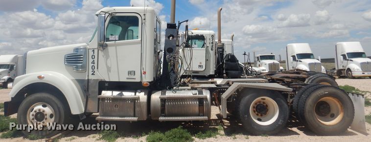 image for item DS8331 2011 Freightliner Coronado  semi truck