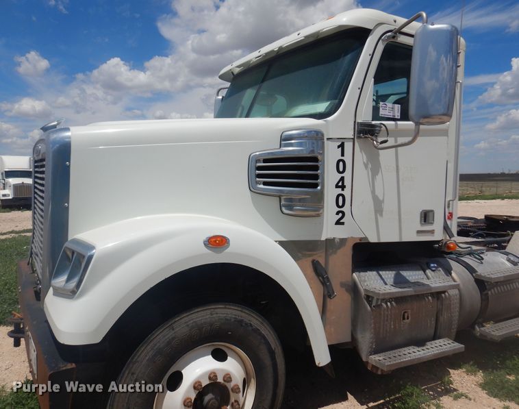 image for item DS8331 2011 Freightliner Coronado  semi truck