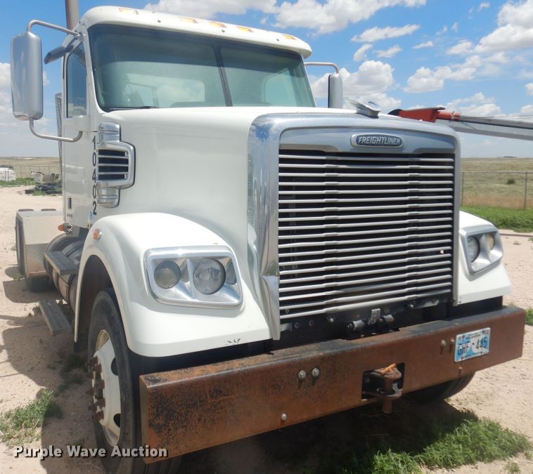 image for item DS8331 2011 Freightliner Coronado  semi truck