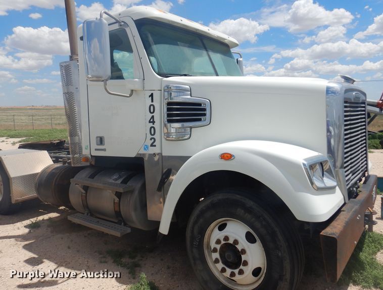 image for item DS8331 2011 Freightliner Coronado  semi truck