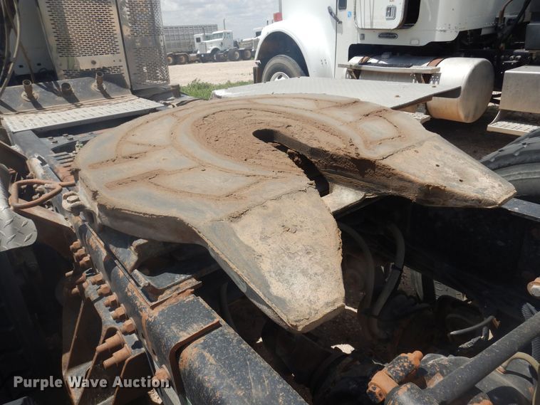 image for item DS8331 2011 Freightliner Coronado  semi truck