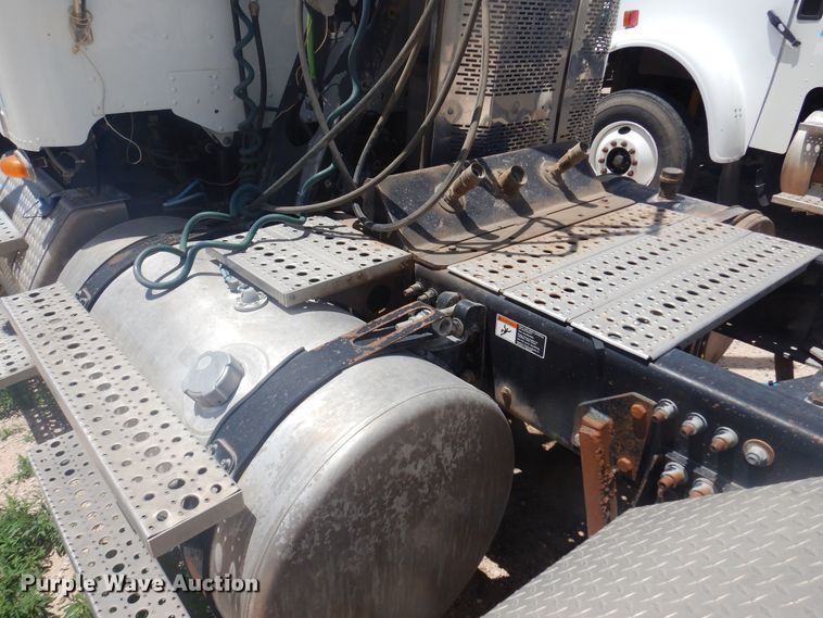 image for item DS8331 2011 Freightliner Coronado  semi truck