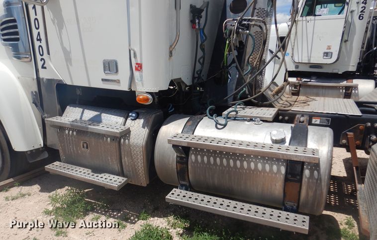 image for item DS8331 2011 Freightliner Coronado  semi truck