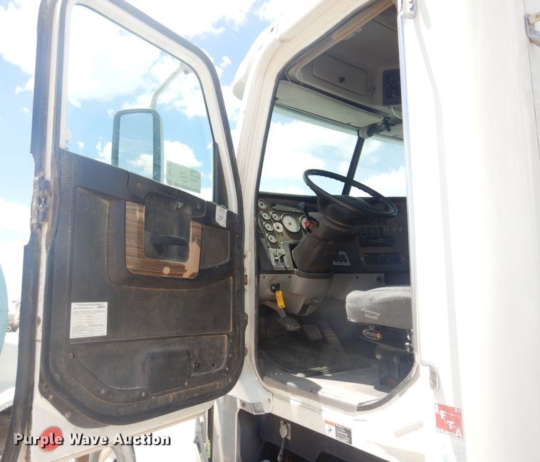 image for item DS8331 2011 Freightliner Coronado  semi truck