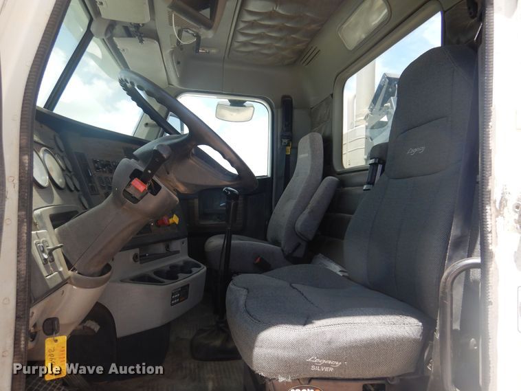 image for item DS8331 2011 Freightliner Coronado  semi truck