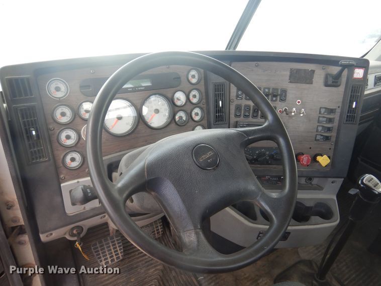 image for item DS8331 2011 Freightliner Coronado  semi truck