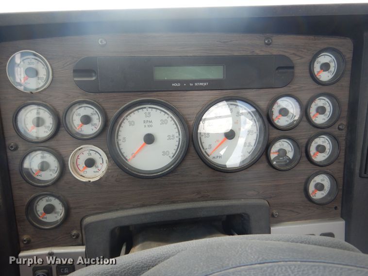 image for item DS8331 2011 Freightliner Coronado  semi truck