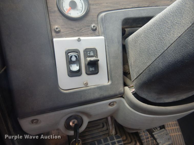 image for item DS8331 2011 Freightliner Coronado  semi truck