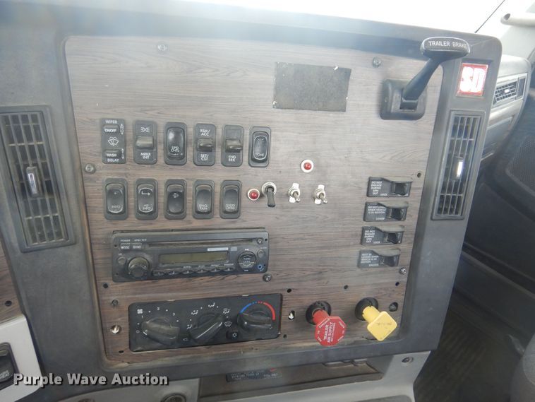 image for item DS8331 2011 Freightliner Coronado  semi truck