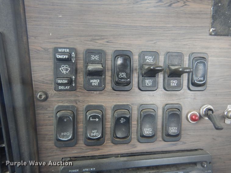 image for item DS8331 2011 Freightliner Coronado  semi truck