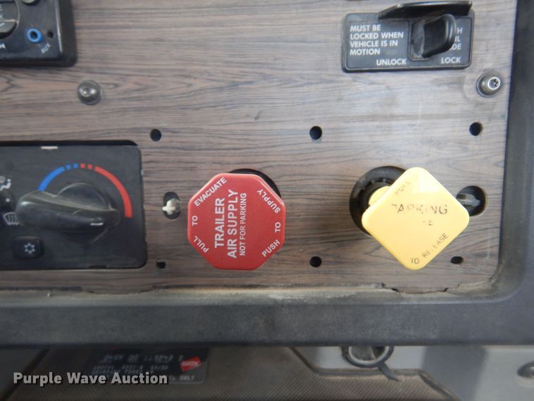 image for item DS8331 2011 Freightliner Coronado  semi truck