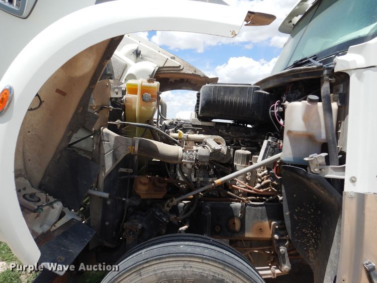 image for item DS8331 2011 Freightliner Coronado  semi truck