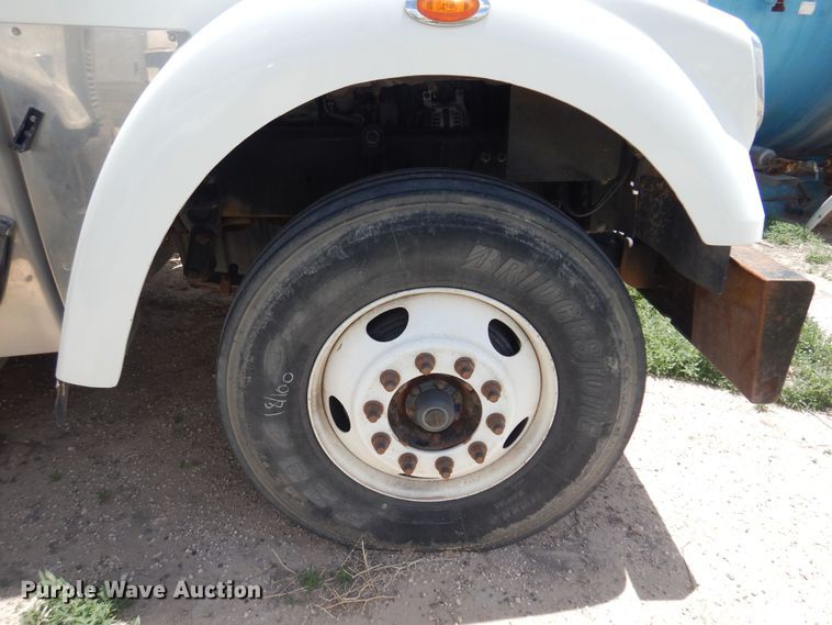 image for item DS8331 2011 Freightliner Coronado  semi truck