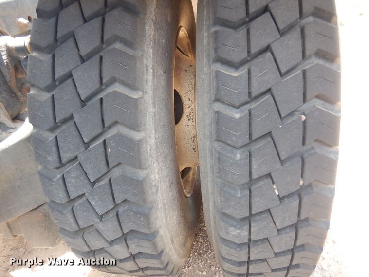 image for item DS8331 2011 Freightliner Coronado  semi truck