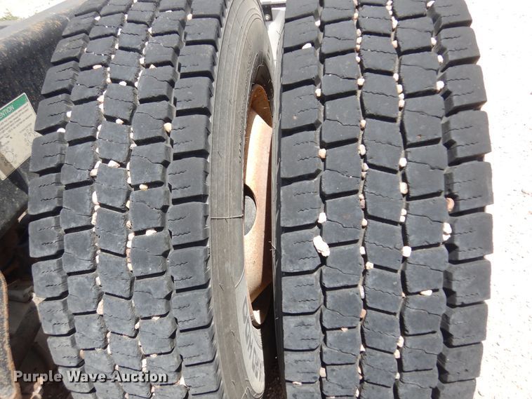 image for item DS8331 2011 Freightliner Coronado  semi truck