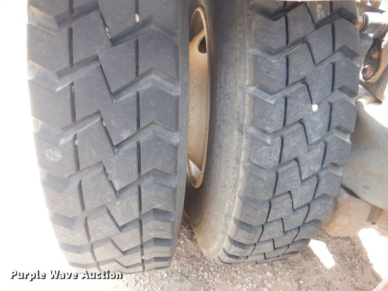 image for item DS8331 2011 Freightliner Coronado  semi truck