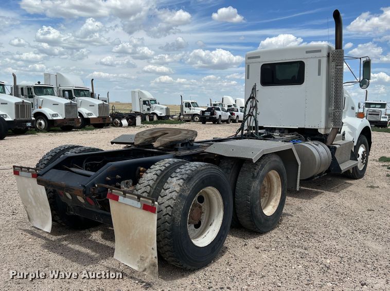 image for item DS8347 2011 Kenworth T800  semi truck