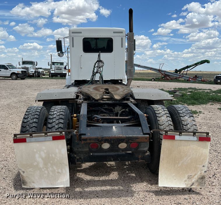 image for item DS8347 2011 Kenworth T800  semi truck