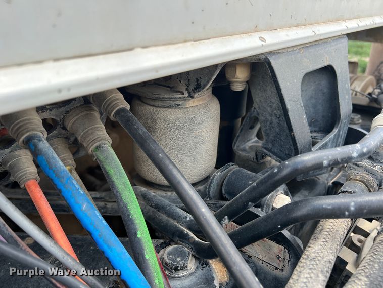 image for item DS8347 2011 Kenworth T800  semi truck