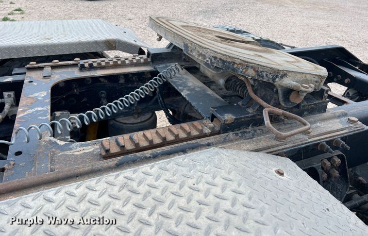 image for item DS8347 2011 Kenworth T800  semi truck